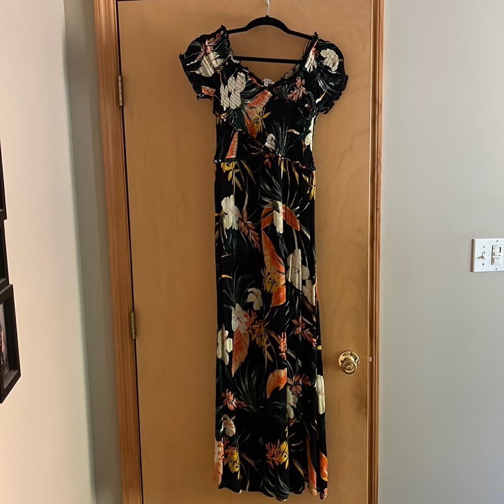 Maxi dress size medium never worn